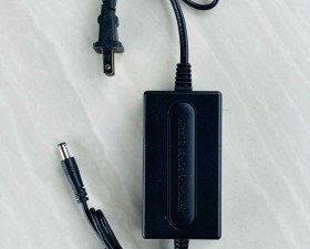 Bộ Sạc Cho Loa xách tay INPUT: 100-240VAC 0.8A ~ 47-63Hz OUTPUT: 12V/2.0A Model CN-C03